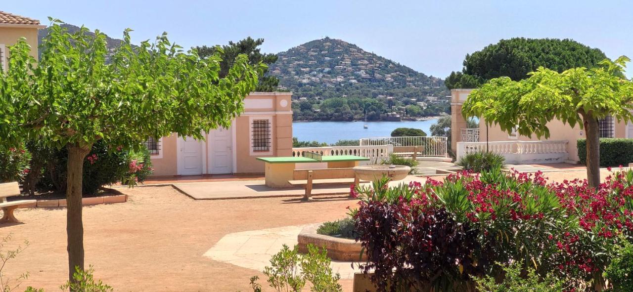 Saint-Raphaël Agay Cap Esterel, Le Village Belvedere T2 Climatise Rez-De-Jardin, Vue Mer, Piscine Et Parking Inclus מראה חיצוני תמונה